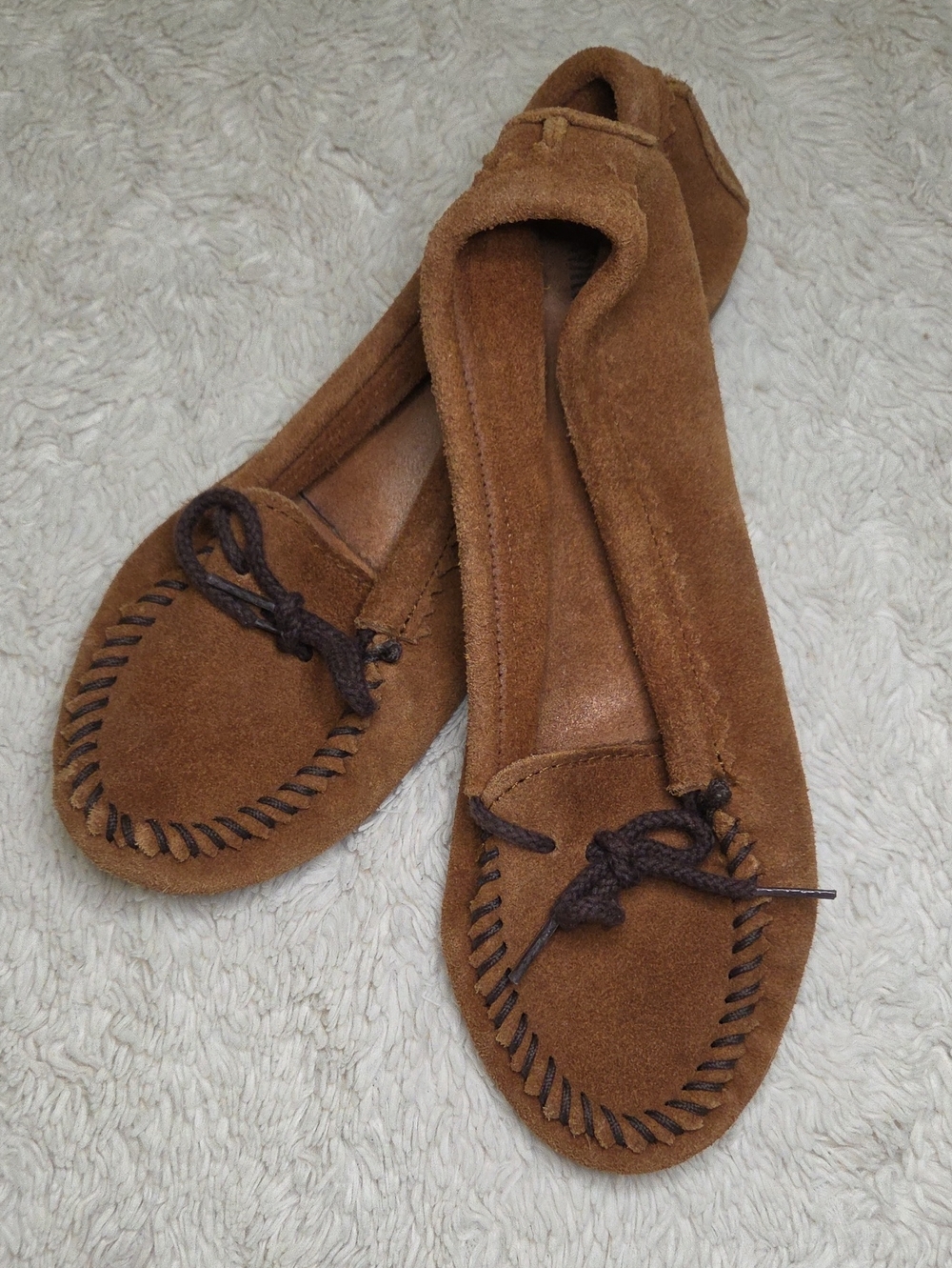 Women's Minnetonka Tan Suede Moccasions Shoes Sz 8.5
